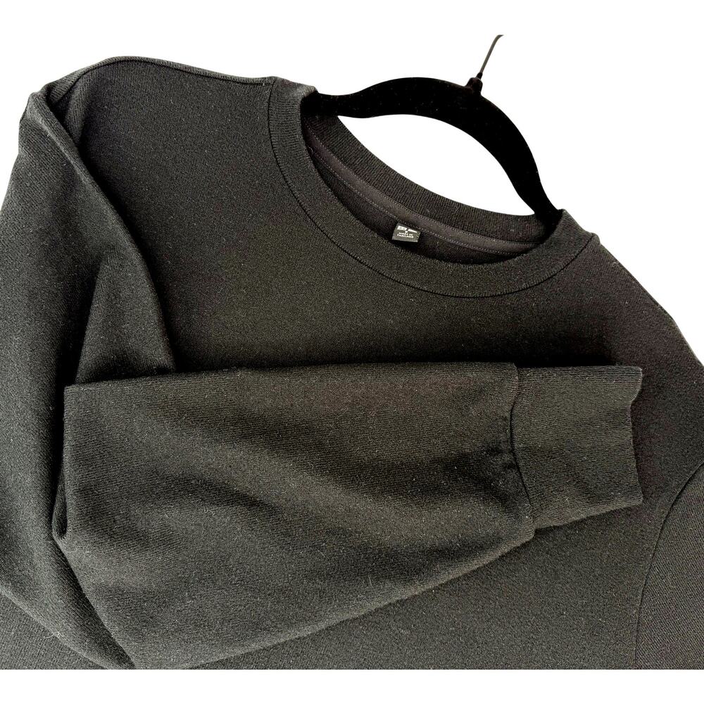 UniQlo Black Crew Neck Long Sleeve Soft Minimalist Classic Sweater S Unisex